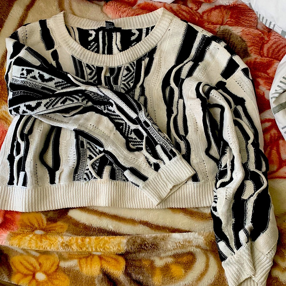Baggy fitted soft long sleeve cropped shirt for a fashionable sense